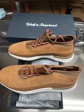 Wolf & Shepherd Men's Tan Nubuck Casual Trainer